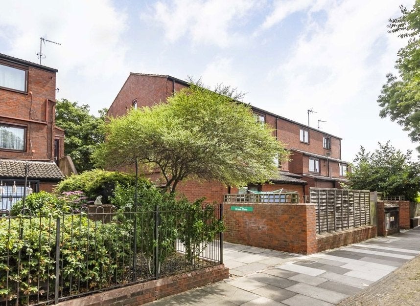 Flat Lymington Road in Greater London