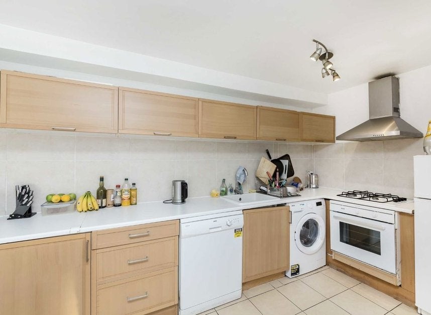 Flat Lymington Road in Greater London