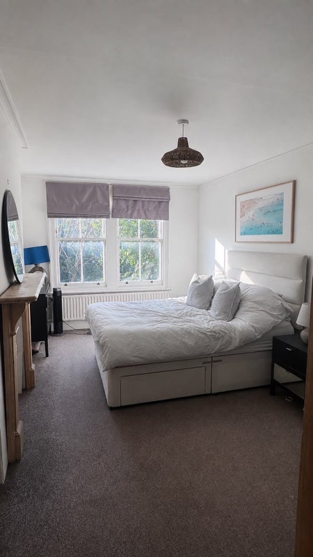 Room Elms Crescent in Greater London