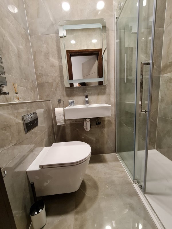 Room Sunray Avenue in Greater London