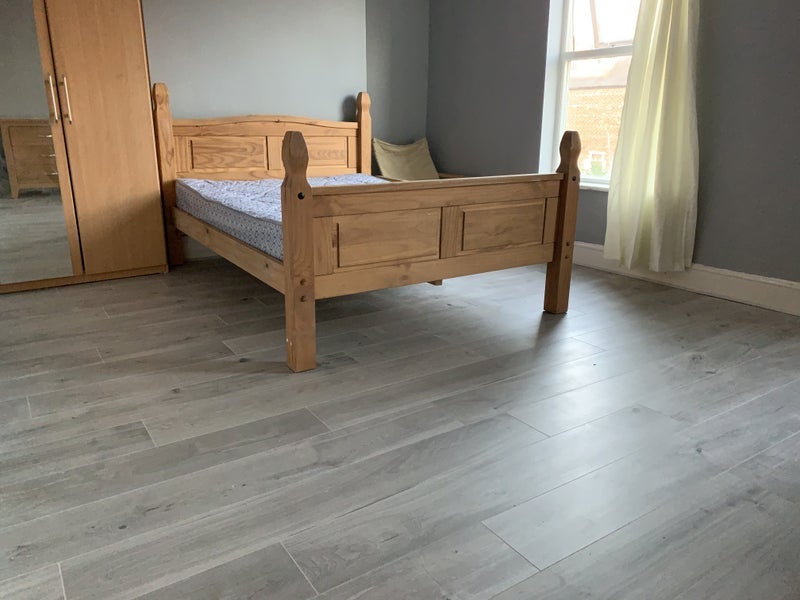 Room Wellington Road in Manchester