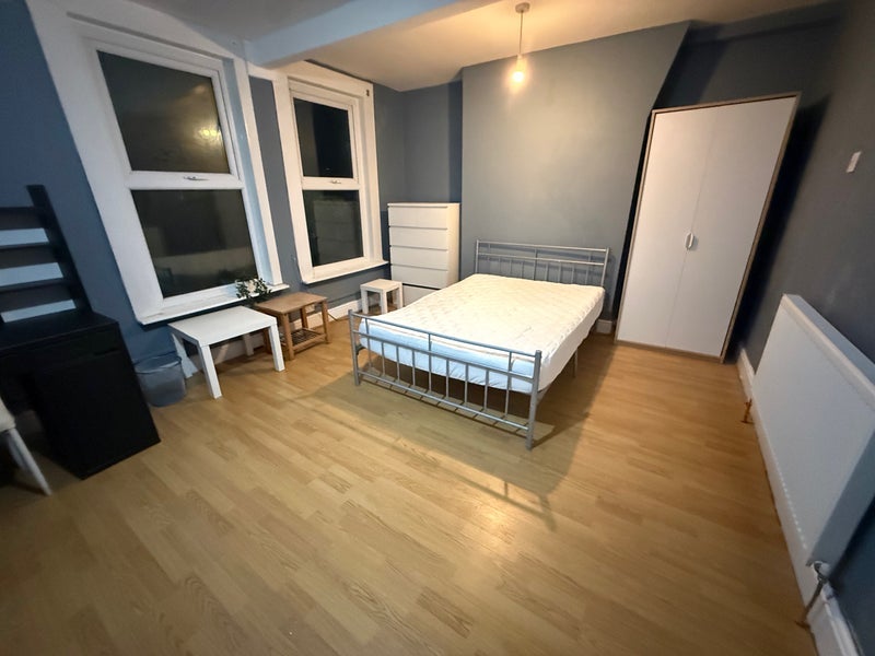 Room Wellington Road in Manchester