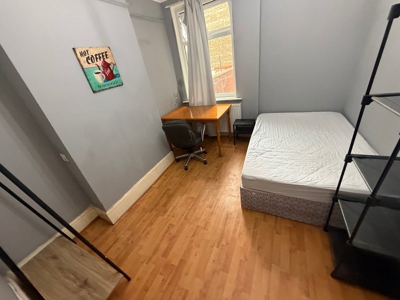 Room Wellington Road in Manchester