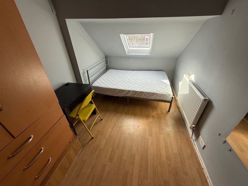 Room Wellington Road in Manchester
