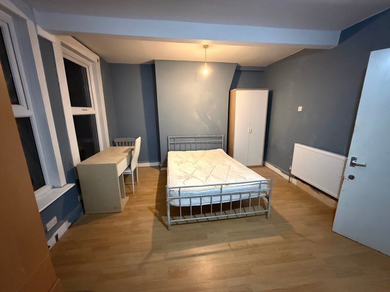 Room Wellington Road in Manchester