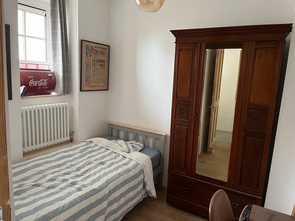 Flat Greenham Close in Greater London