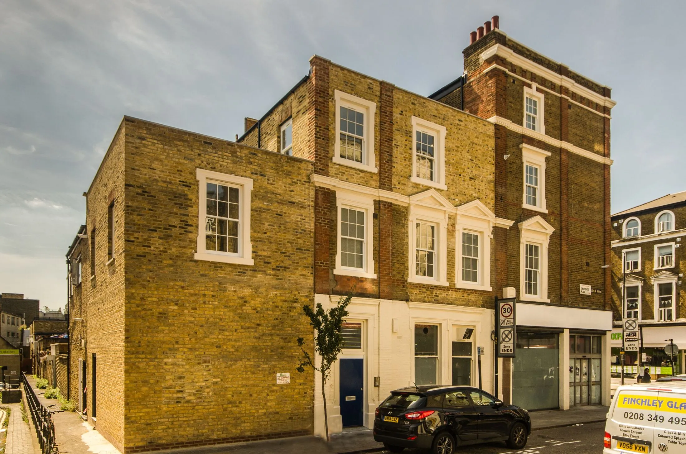 Flat Kilburn High Road in Greater London