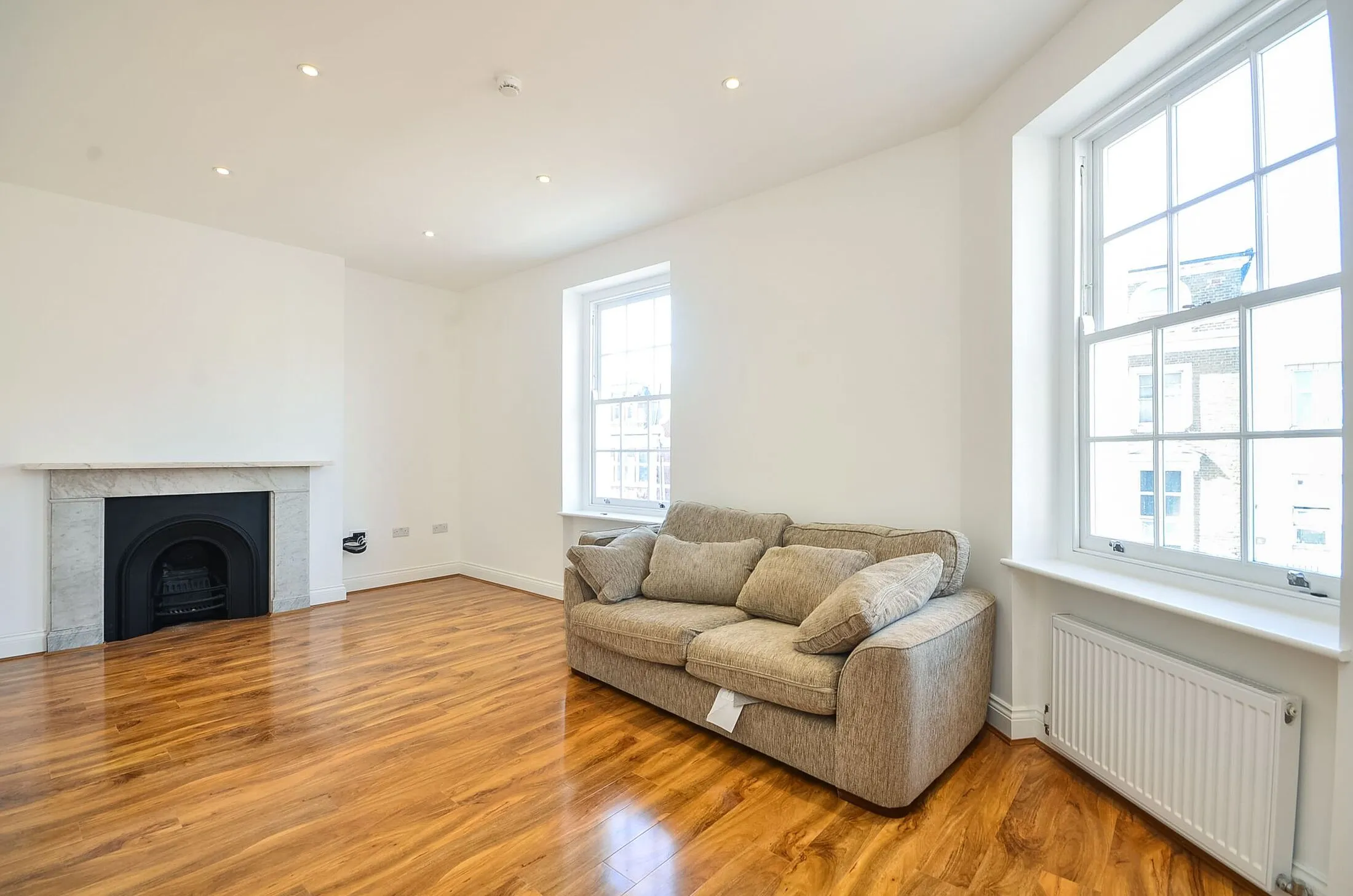 Flat Kilburn High Road in Greater London
