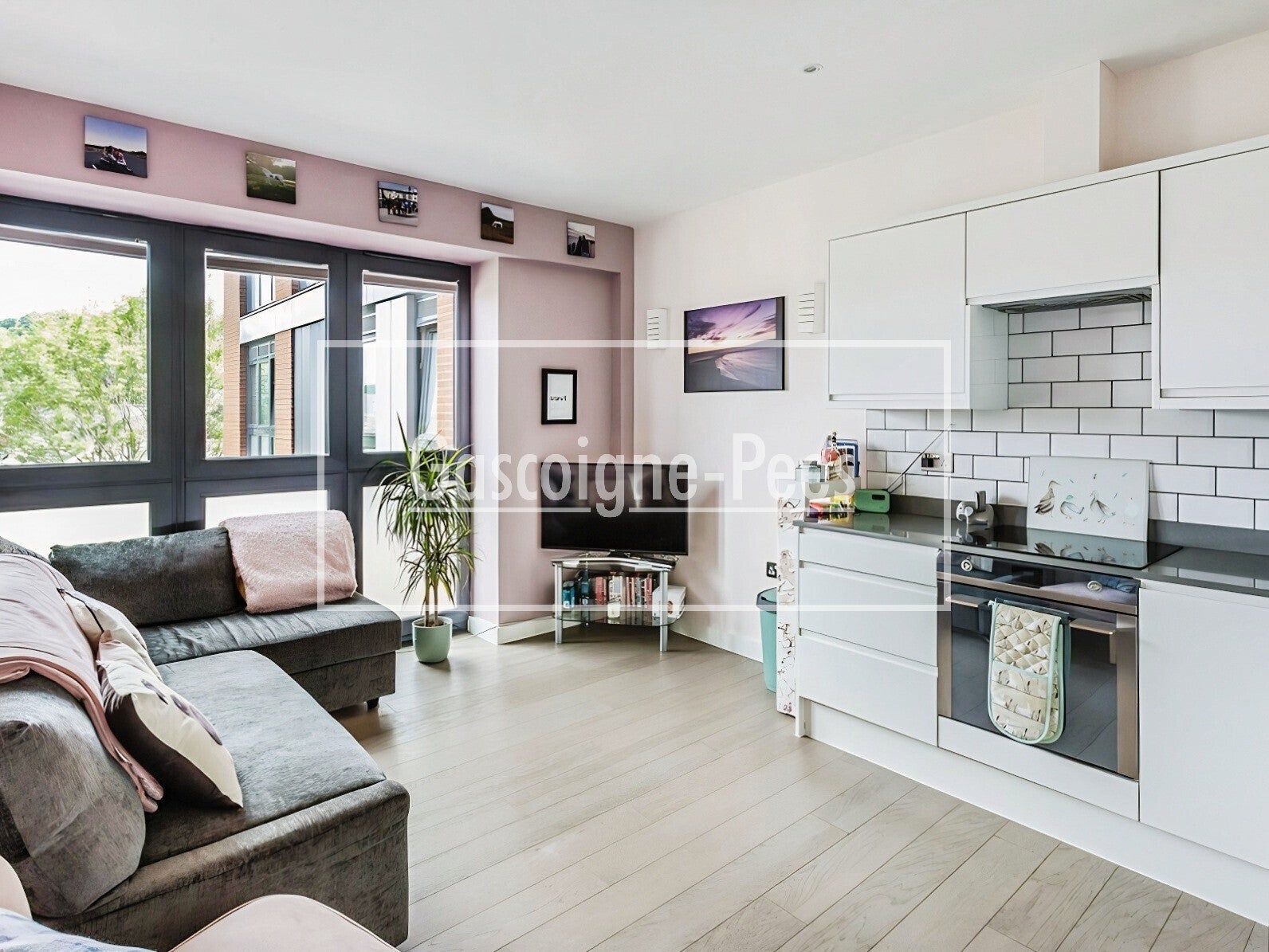 Flat London Road in Mole Valley