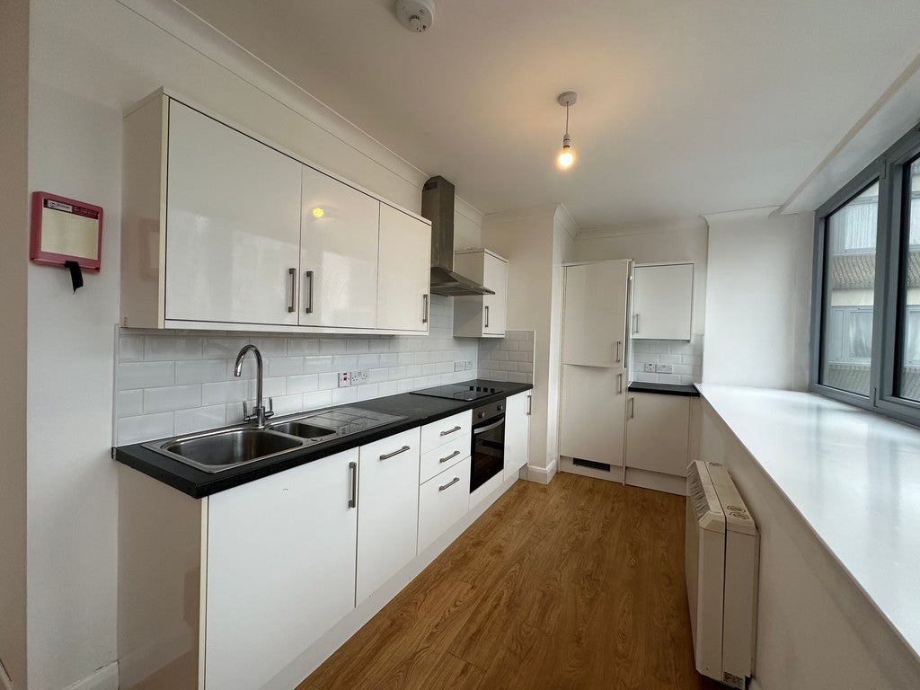 Flat Wakering Road in Greater London