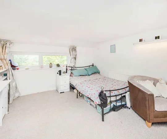 Flat Fairfax Road in Greater London