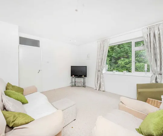 Flat Fairfax Road in Greater London