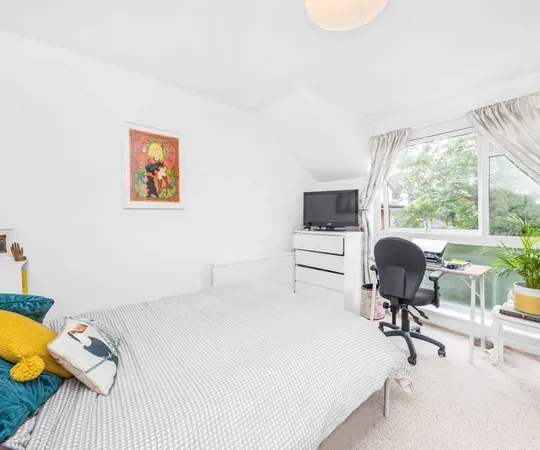 Flat Fairfax Road in Greater London