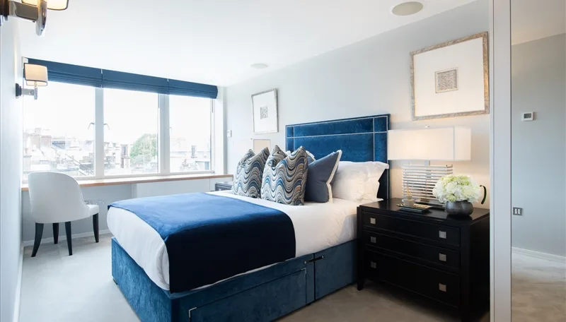 Flat Kensington High Street in Greater London