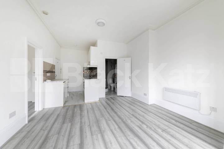 Flat Iverson Road in Greater London