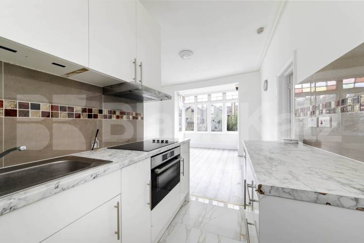 Flat Iverson Road in Greater London