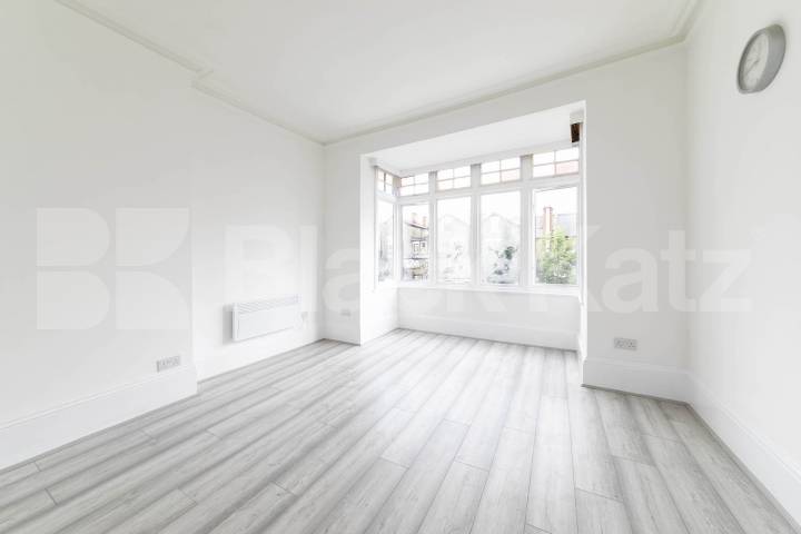 Flat Iverson Road in Greater London