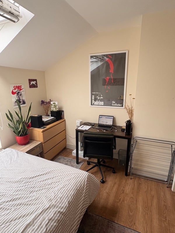 Room Stoke Newington High Street in Greater London