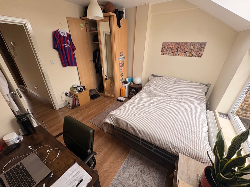 Room Stoke Newington High Street in Greater London