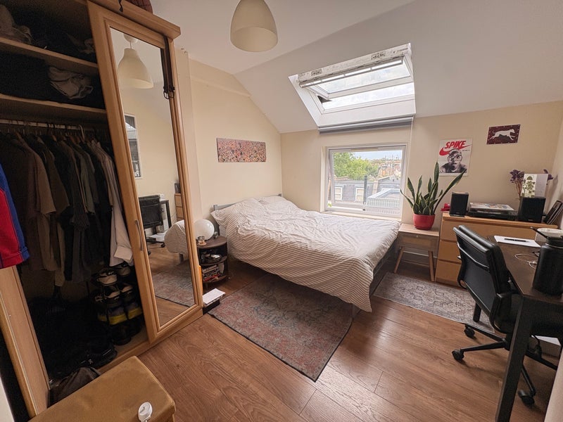Room Stoke Newington High Street in Greater London