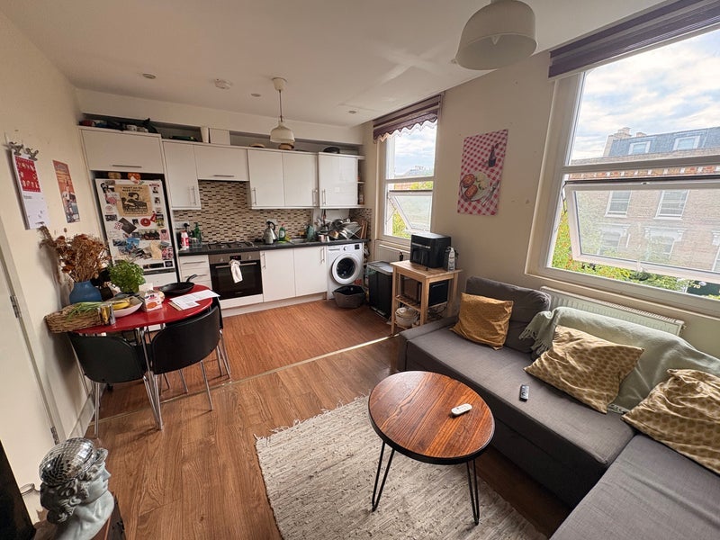 Room Stoke Newington High Street in Greater London
