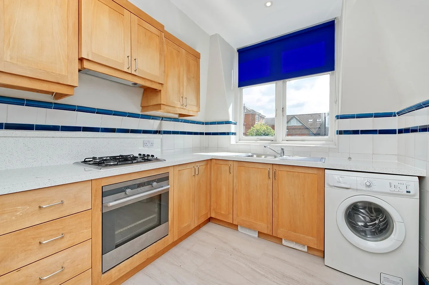 Flat Dealtry Road in Greater London