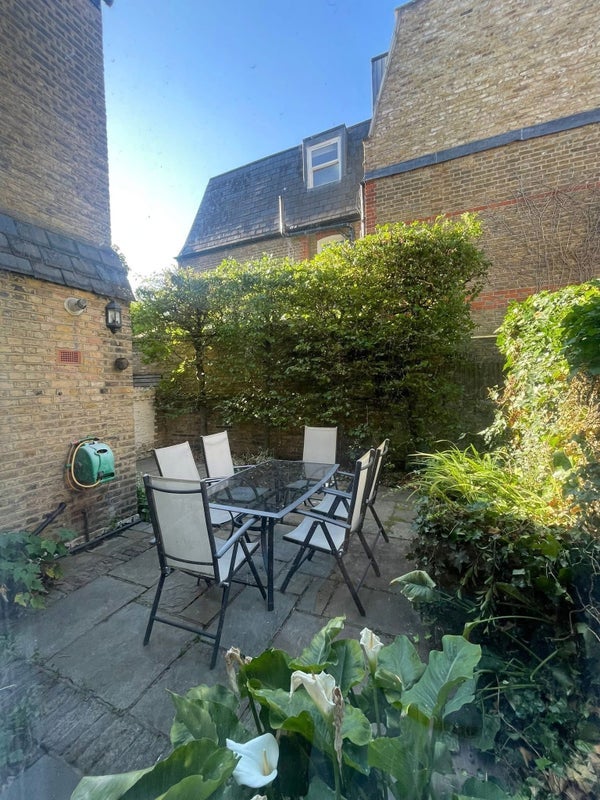 Room Wakehurst Road in Greater London