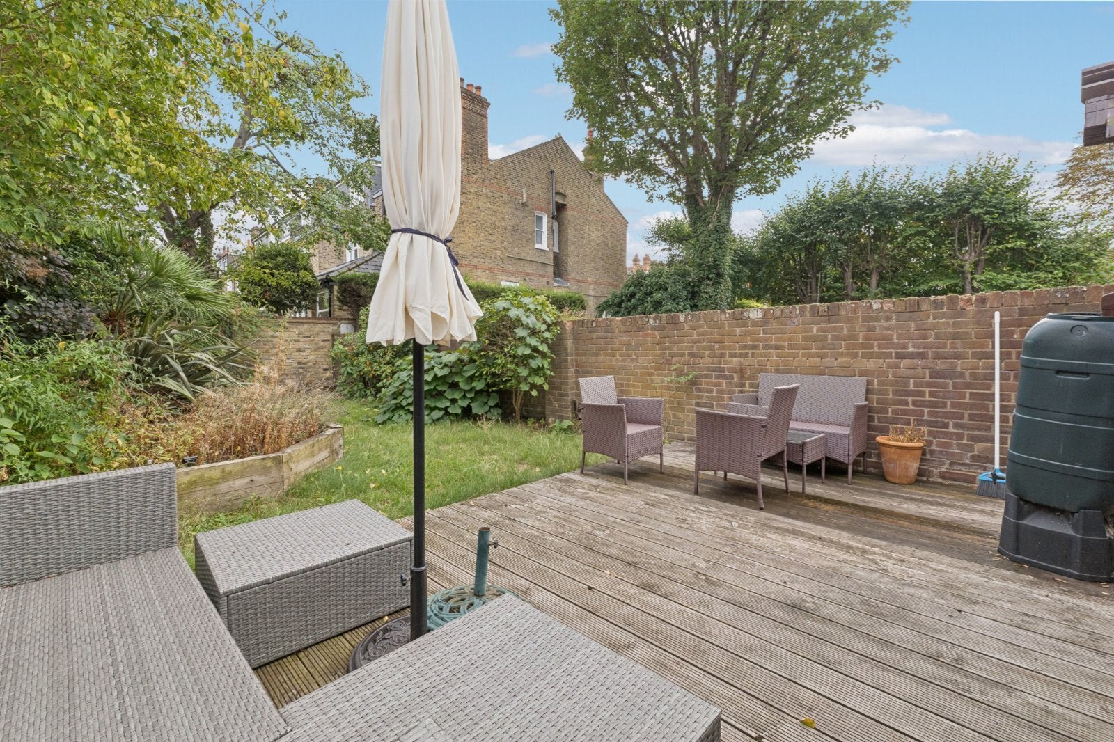 Flat Upper Richmond Road in Greater London