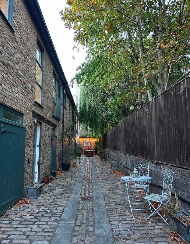Room Prince's Yard in Greater London