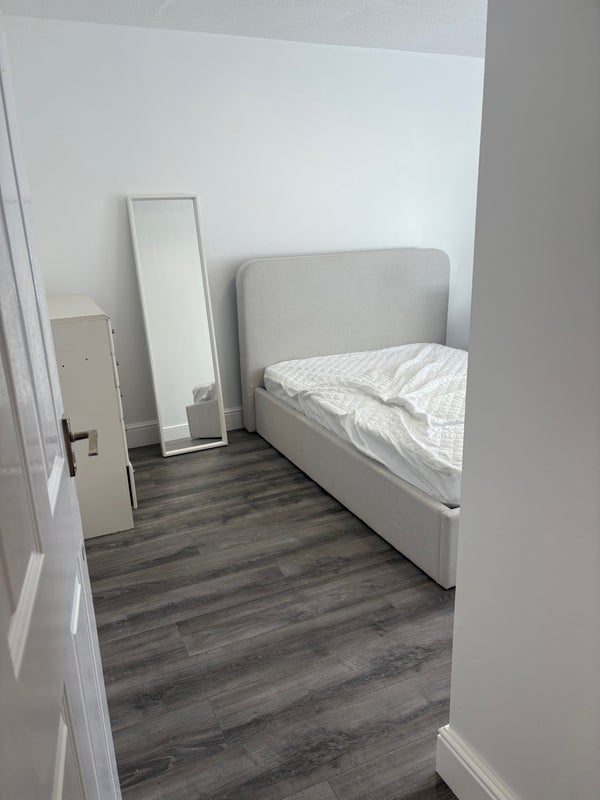 Room Wimborne Close in Greater London