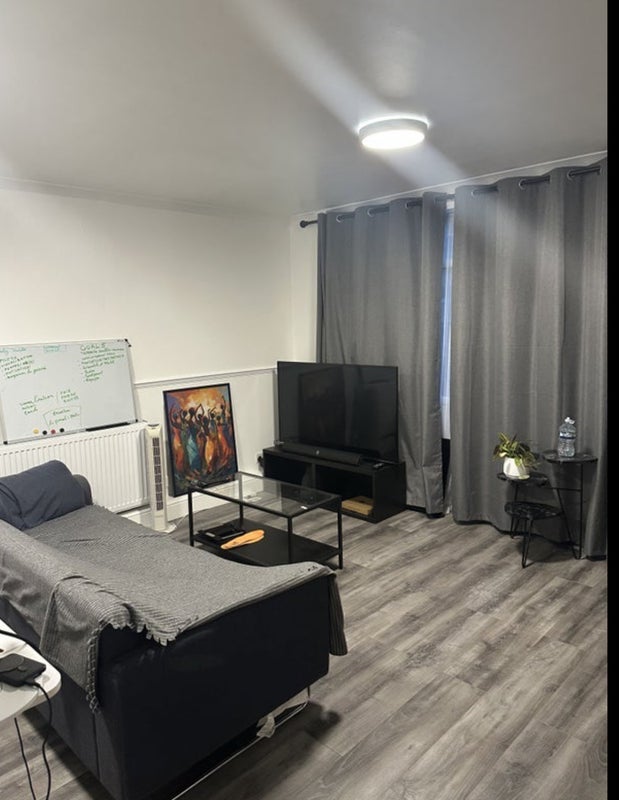 Room Wimborne Close in Greater London