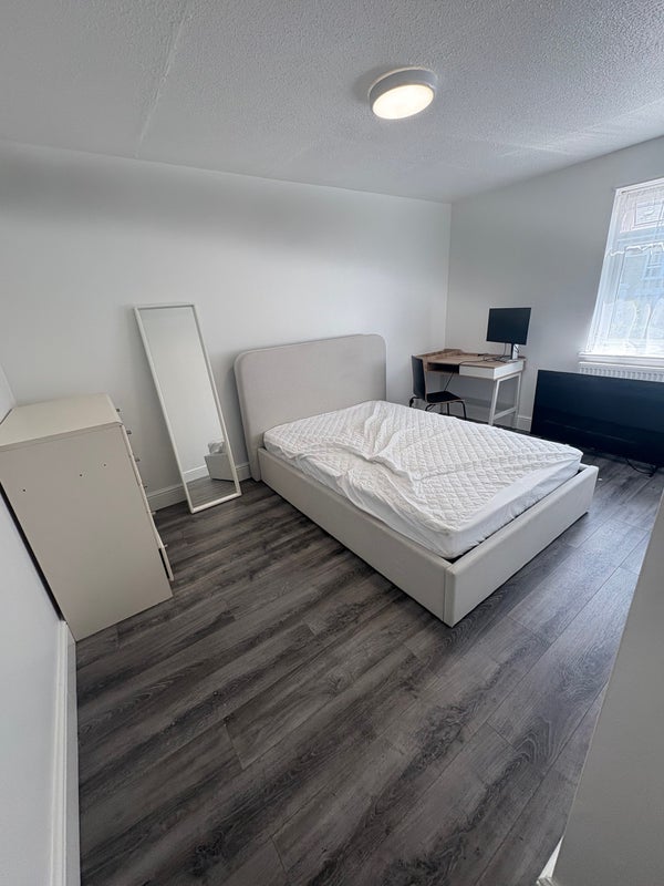 Room Wimborne Close in Greater London