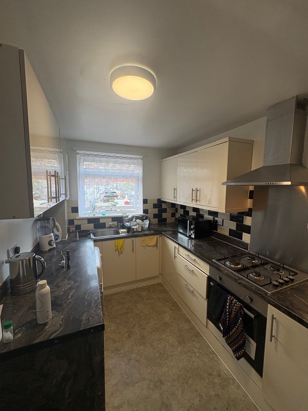 Room Wimborne Close in Greater London