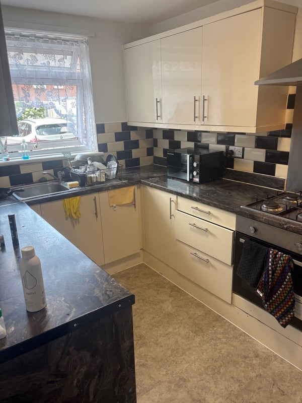 Room Wimborne Close in Greater London