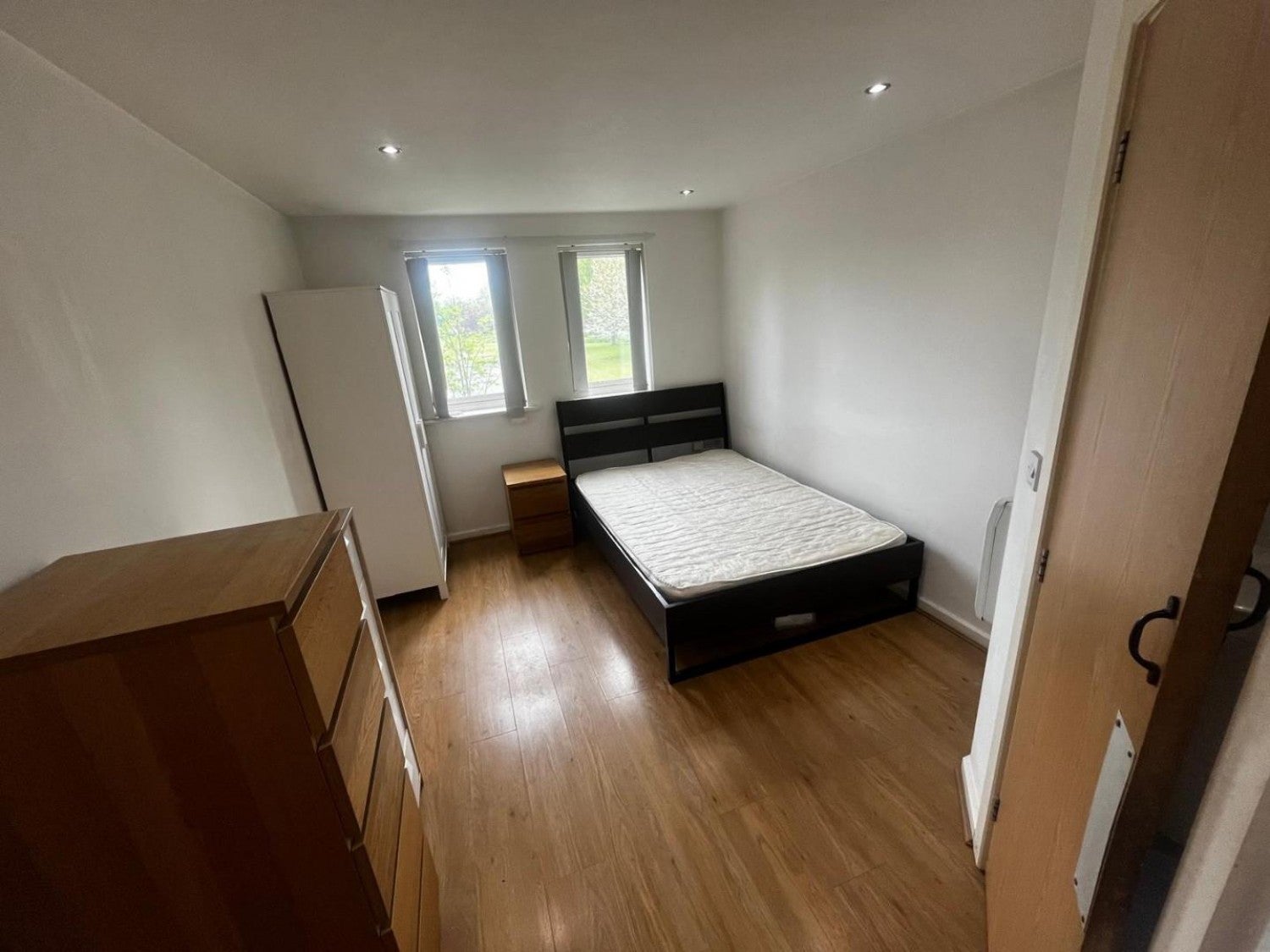 Flat Elmira Way in Salford