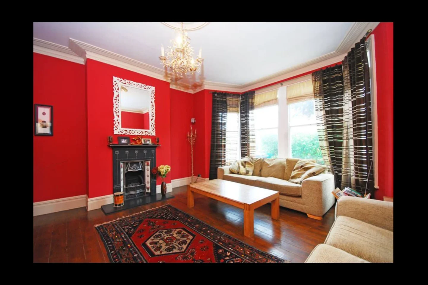 House Queens Avenue in Greater London