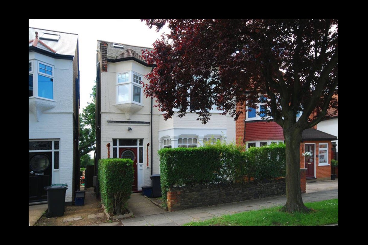 House Queens Avenue in Greater London
