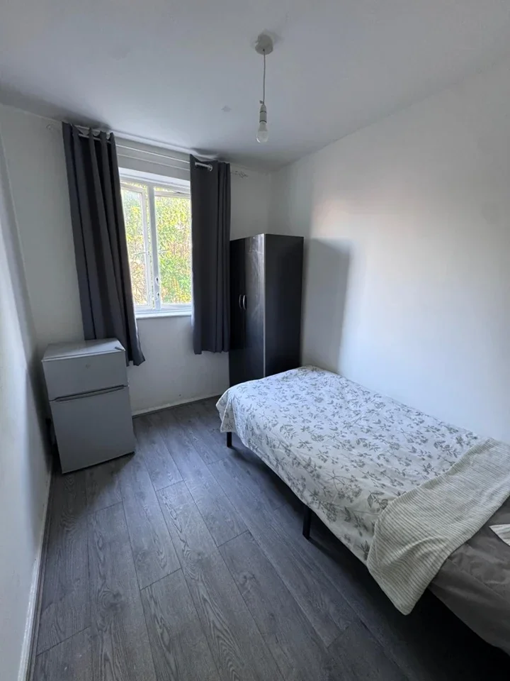 Room Norbiton Road in Greater London