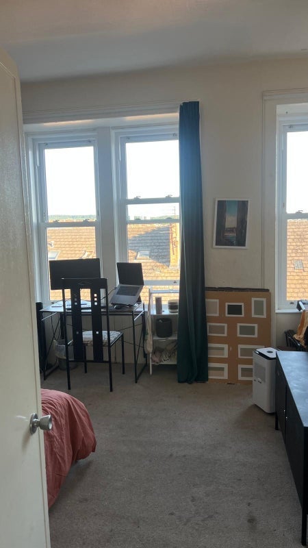 Room Cumming Drive in Glasgow