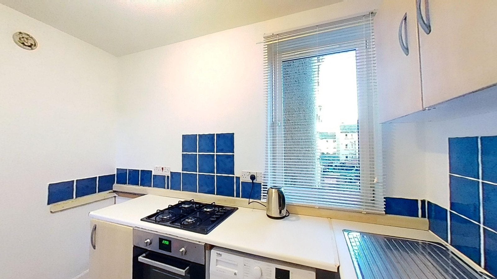 Flat Royston Mains Road in City of Edinburgh