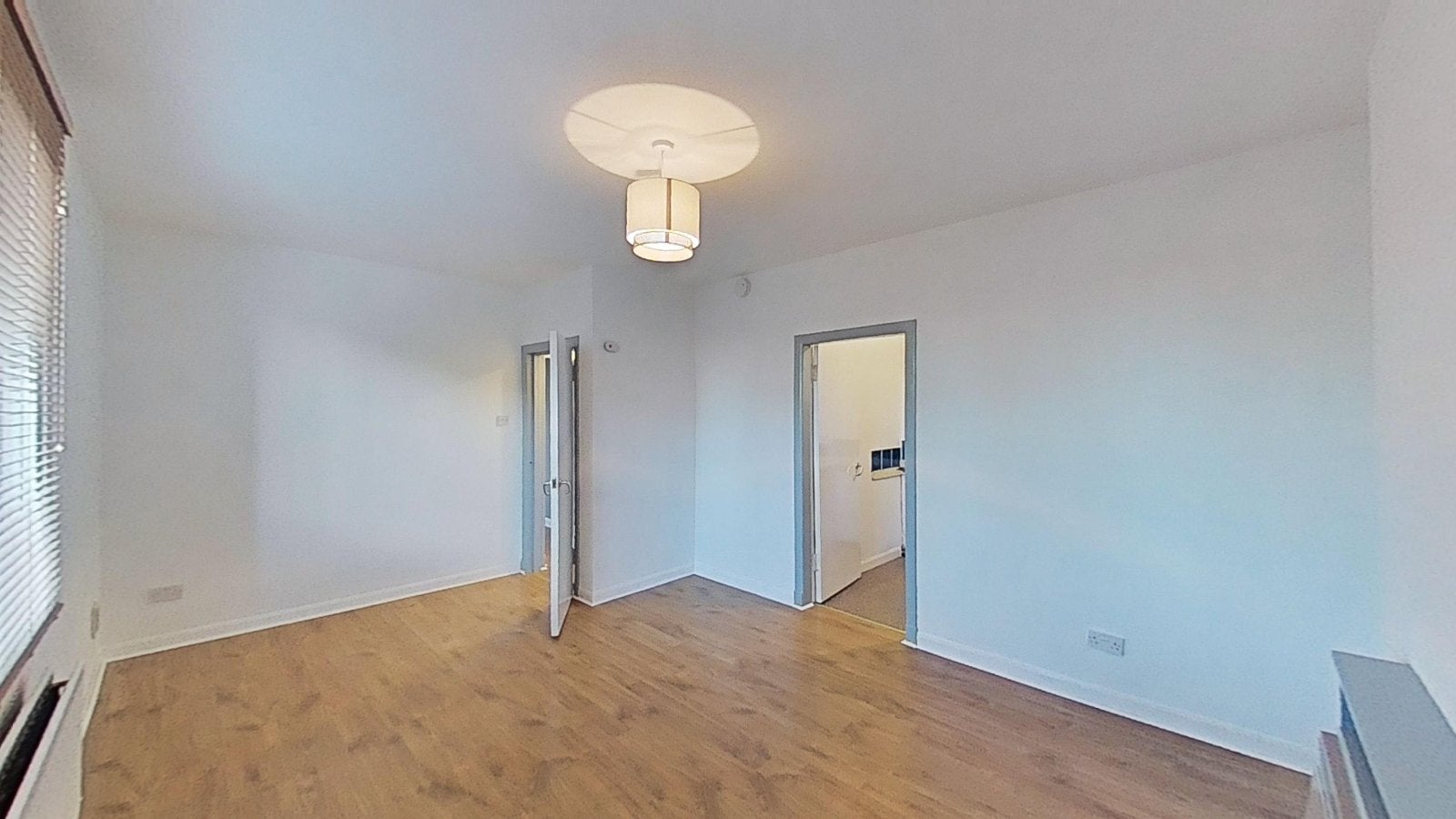 Flat Royston Mains Road in City of Edinburgh