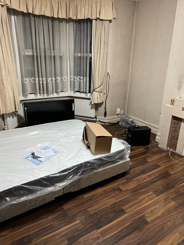 Room Shoebury Road in Greater London