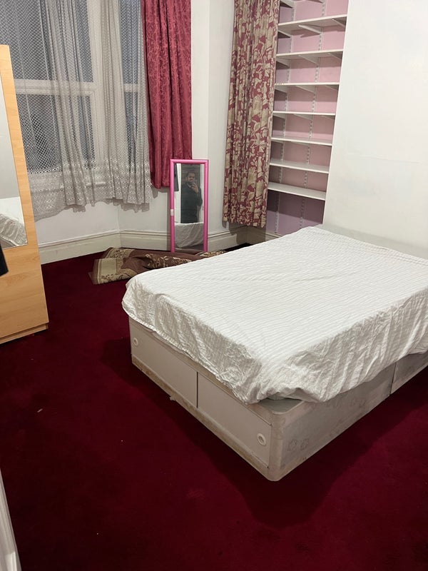 Room Shoebury Road in Greater London