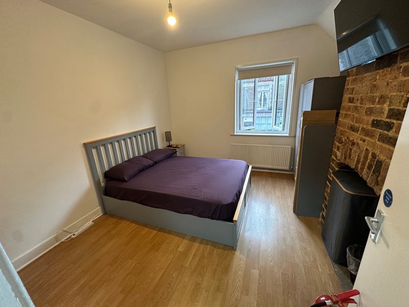 Flat Lion Lane in Crawley