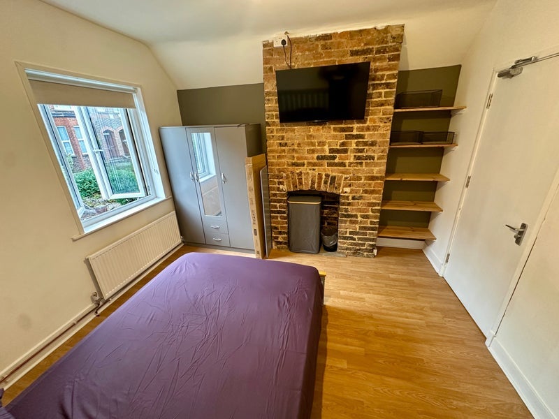 Flat Lion Lane in Crawley