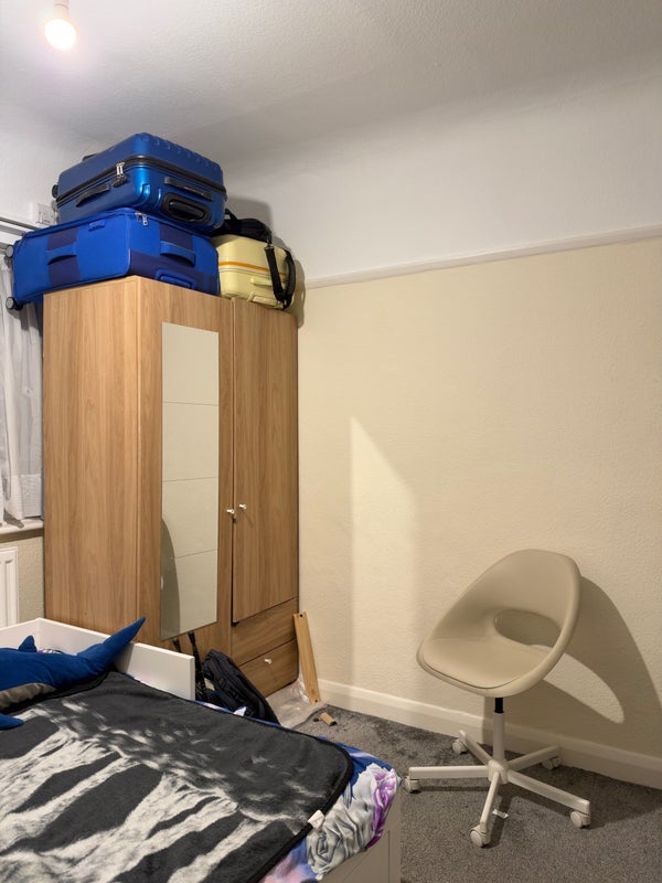 Room Tenbury Court in Greater London