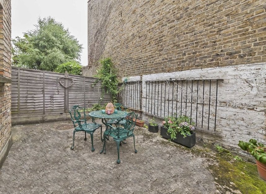 Flat Edgeley Road in Greater London