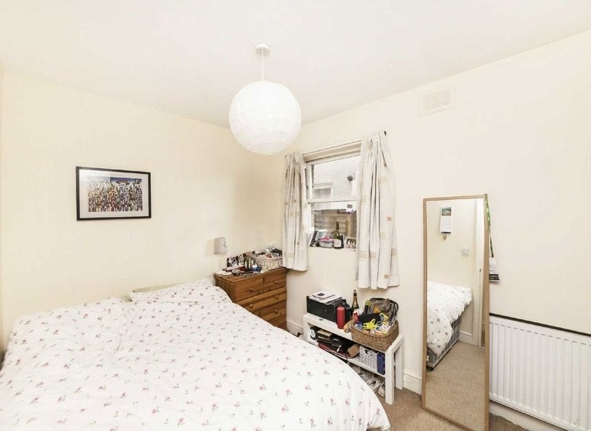 Flat Edgeley Road in Greater London