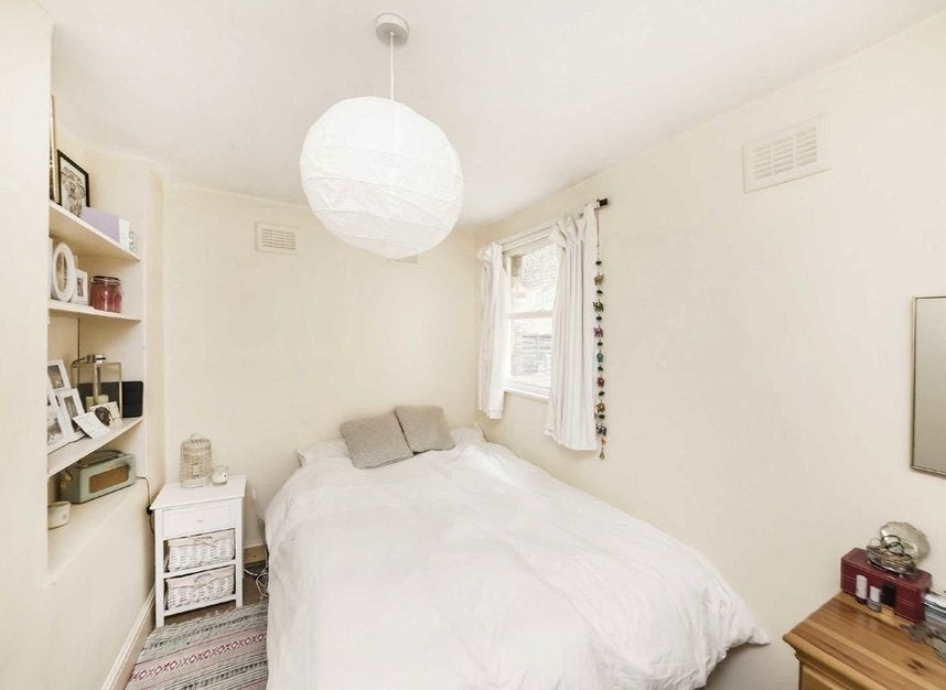Flat Edgeley Road in Greater London