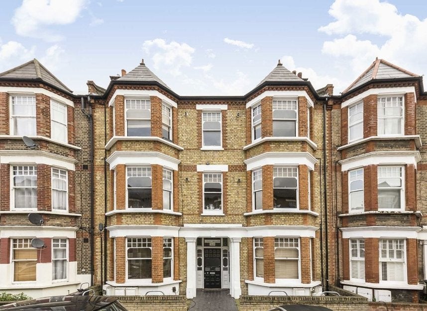 Flat Edgeley Road in Greater London